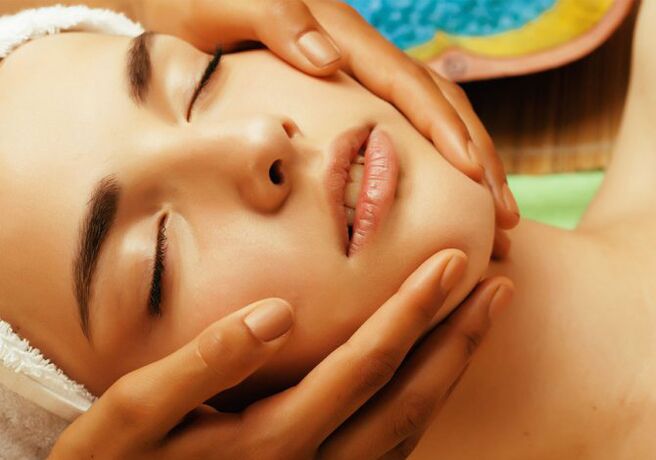 Hands on a girl's face