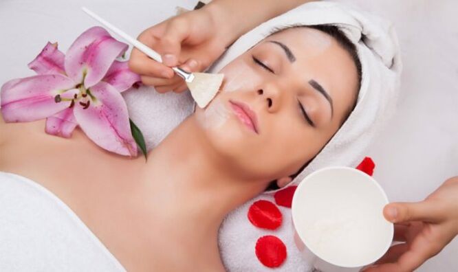 The renewal medicine is tied to the face