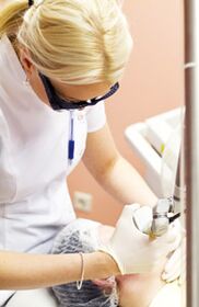 The doctor performs photothermolysis